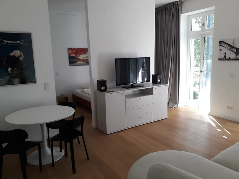 ASonnige, ruhige, möblierte 2-Zimmer Wohnung mit Balkon in Friedenau (Erstbezug nach Kernsanierung) — photo 1